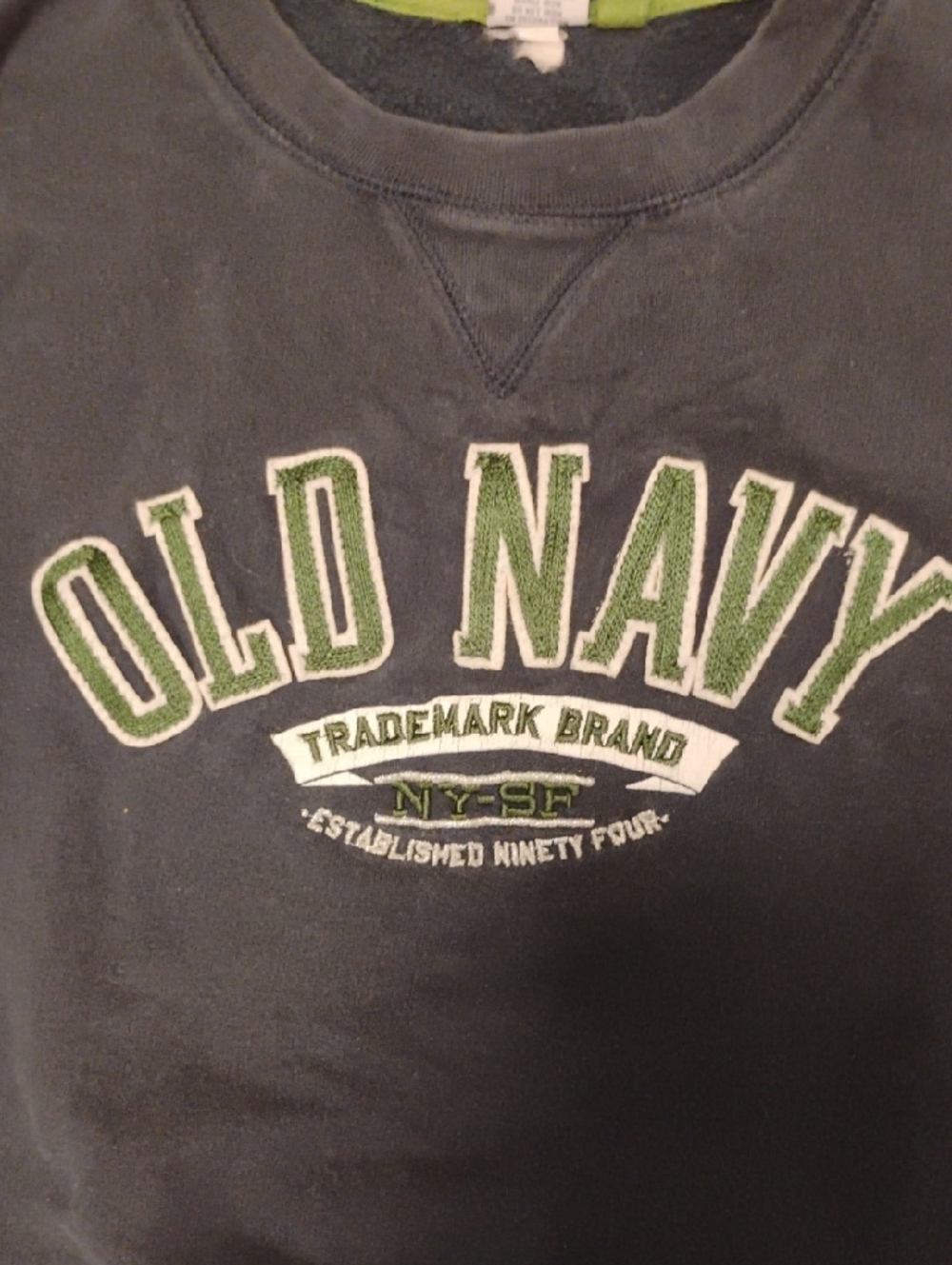 Old Navy Varsity Crewneck Sweatshirt Embroidered Logo Y2K 2000s Size L - Picture 4 of 5